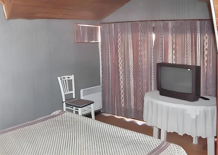 Holiday home Maison Chaleureuse Pres Des Pistes De - Cheminee