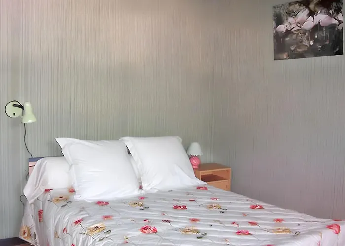 Holiday home Maison Chaleureuse Pres Des Pistes De - Cheminee *